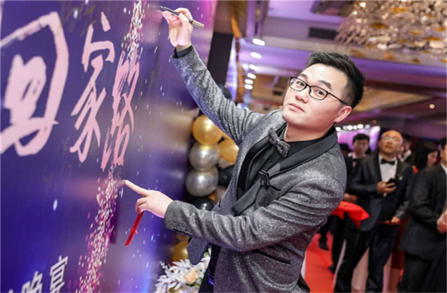 【高光“疫”事】勇敢逆行的特殊“网约车”——3044永利90后，用信念打通生命运输线